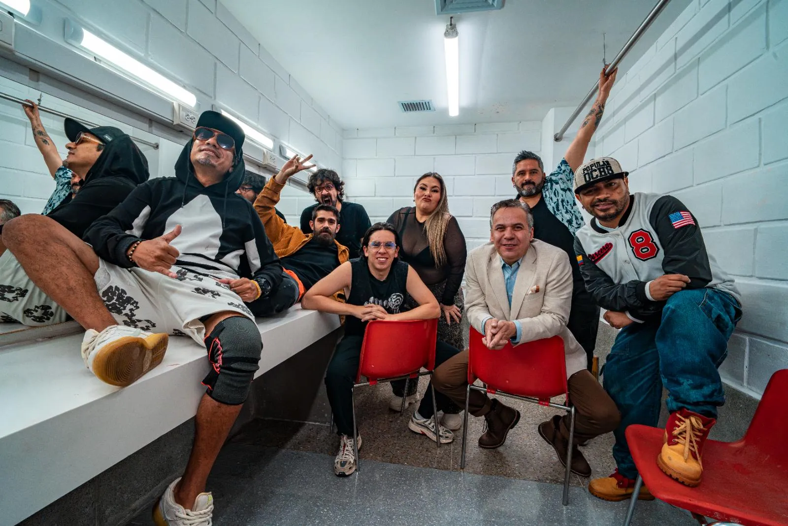 Comediantes del festival posando en el camerino